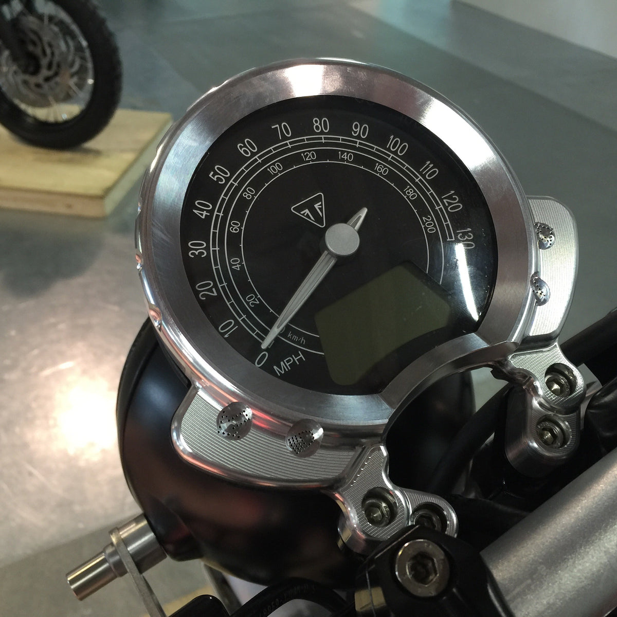 Triumph 900 Scrambler (41mm Forks) +30mm Wide Yoke Kit
